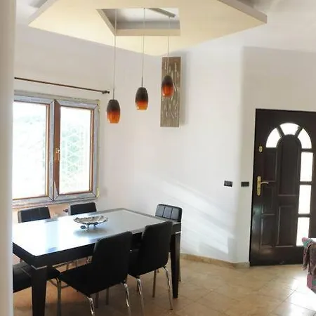 Holiday home Accogliente Immersa Nel